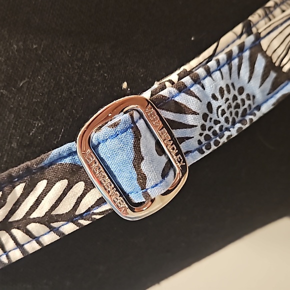 Vera Bradley | Blue flower crossbody bag - Picture 4 of 11